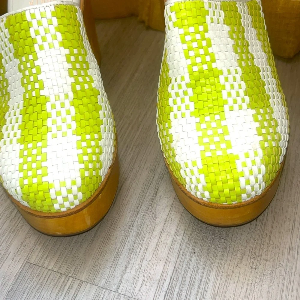 Charlotte Stone - Picture 3 of 10